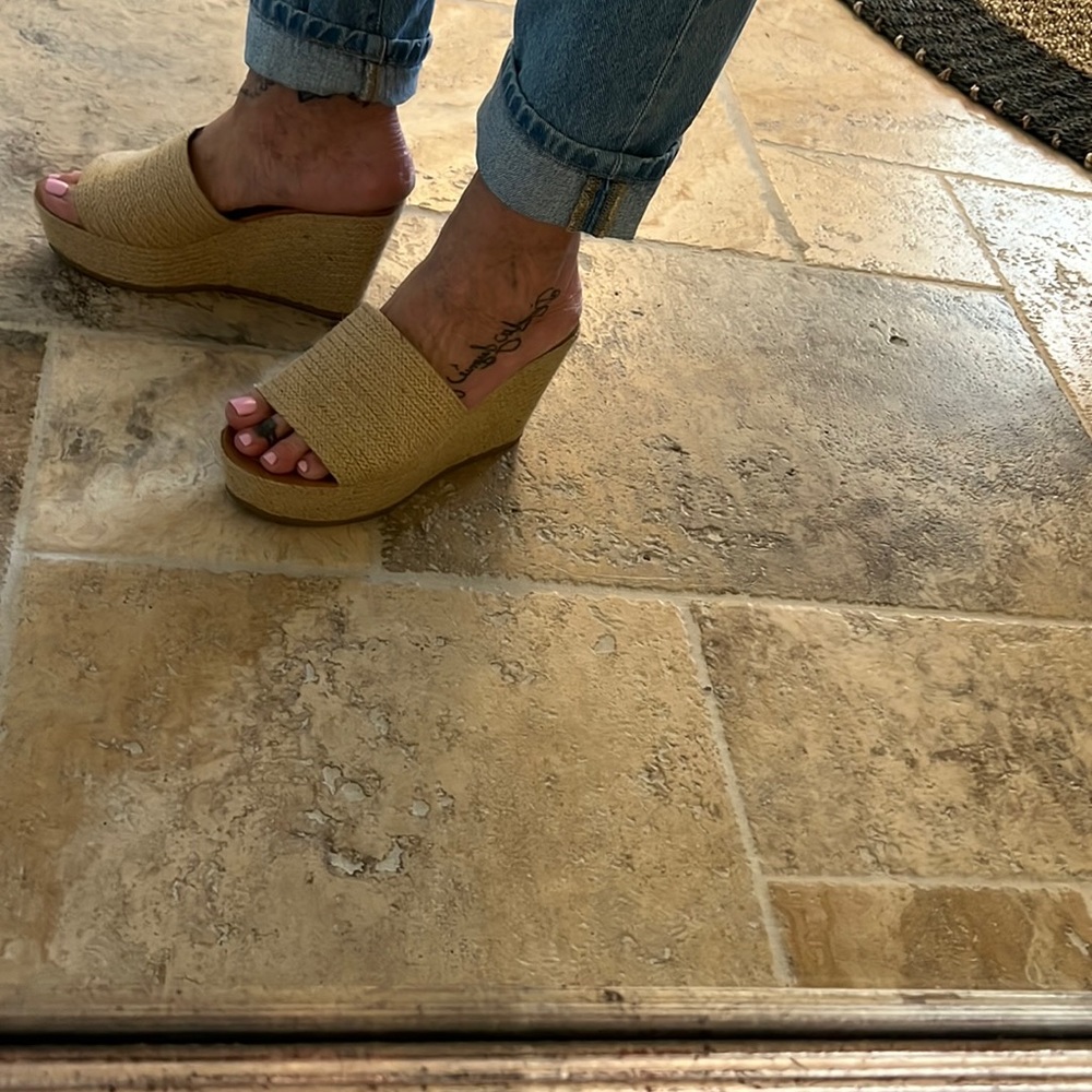 Jute wedge platform